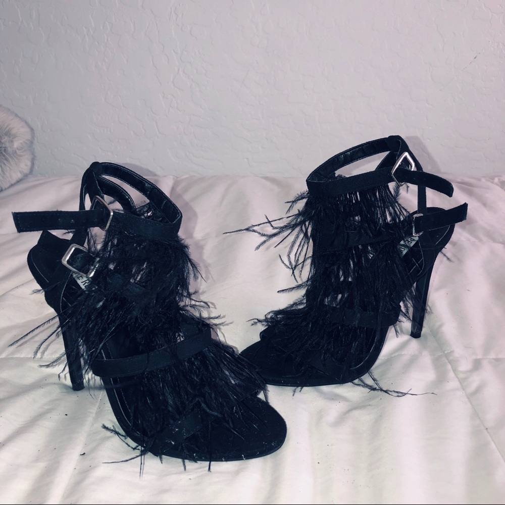 Cape robin fuzzy high heels